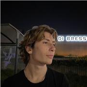 Insegno Graphic design a ragazzi dalla prima alla quinta superiore e fino al secondo anno di università.